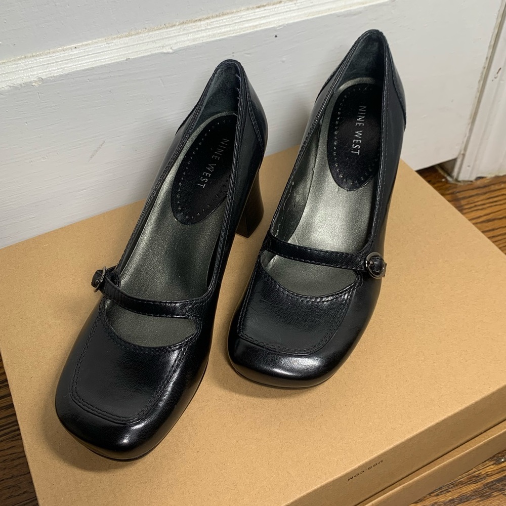 Nine West Mary Jane heels